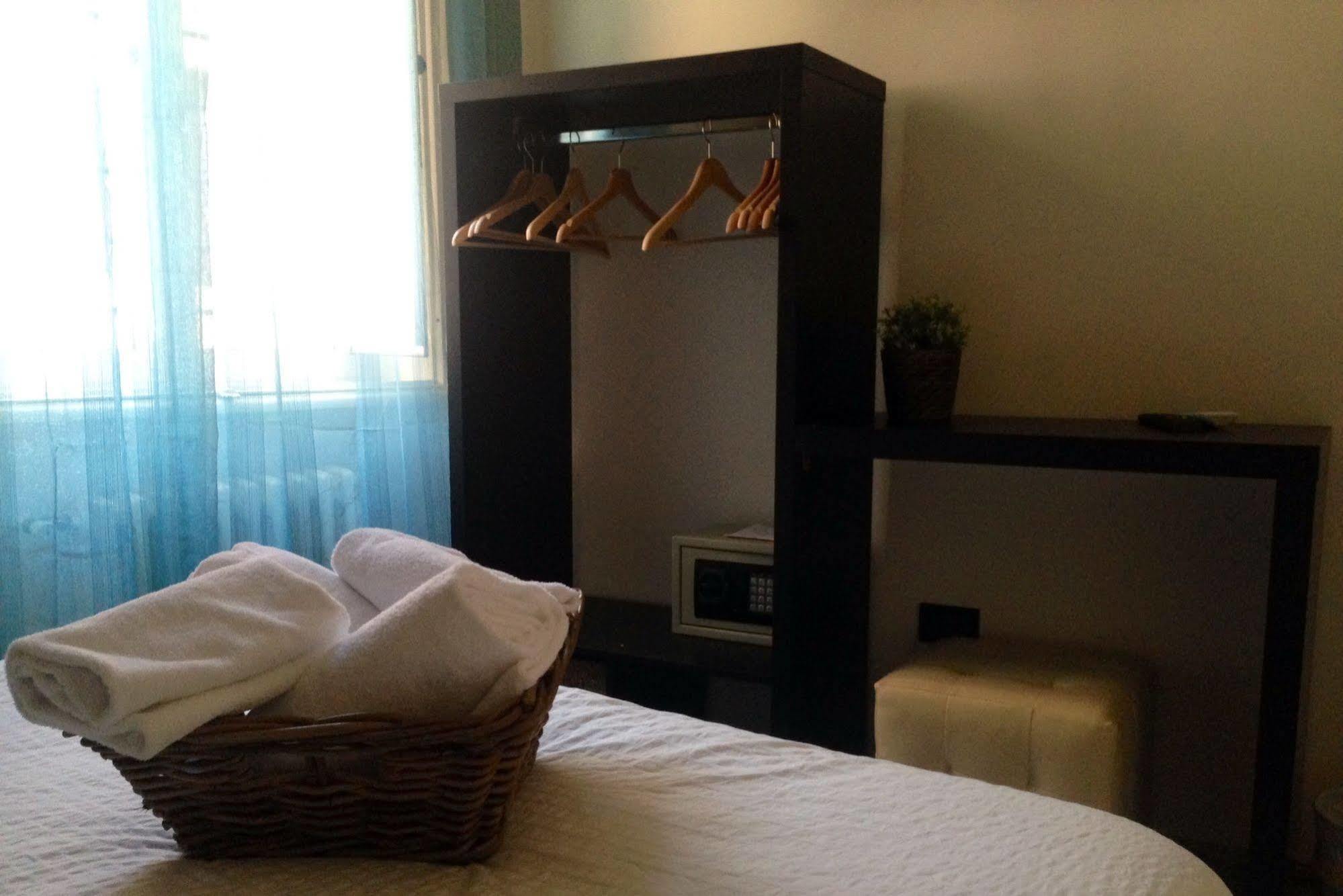 Hotel Domus Tiberina Rome Exterior photo